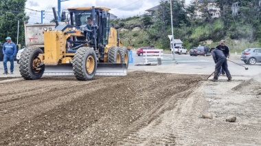 El municipio realiza tareas de fresado y cambio de base frente al URC