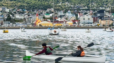 Comenzaron los talleres de Kayak para participantes de “Activá el Verano”