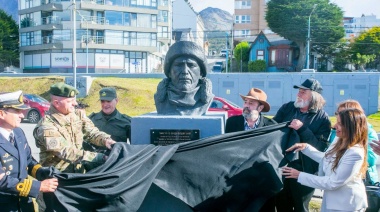 La Municipalidad de Ushuaia conmemoró los 121 años de presencia argentina en la Antártida y refuerza la identidad bicontinental