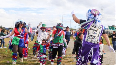 Tolhuin festejó el carnaval con comparsas y bandas en vivo