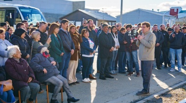 El Gobernador Melella encabezó la entrega de 54 viviendas
