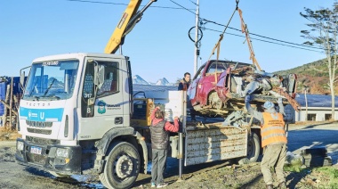 La Municipalidad de Ushuaia retiró chatarra y vehículos abandonados en la vía pública