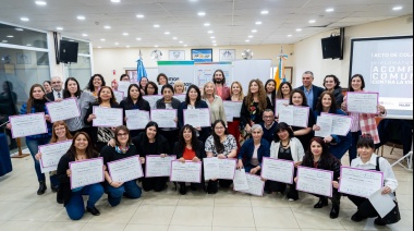 Más de 180 personas recibieron su Diploma Universitario de “Acompañantes Comunitarios Contra la Violencia de Género”