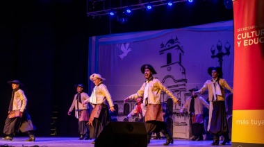 Vecinos y vecinas disfrutaron de la vigilia patriótica “Esperando el 25 de Mayo”