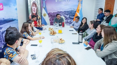 Vuoto recibió a integrantes de la Escuela Municipal de natación que participarán del Circuito Patagónico Austral