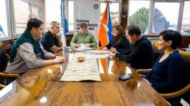 Melella firmó el contrato para construir el Centro de Formación Profesional en Tolhuin