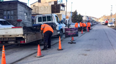 Se continúa con tareas de bacheo y mantenimiento de calles de Ripio