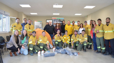 Se entregó herramientas y equipamiento al personal del servicio provincial de manejo del fuego