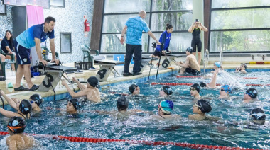 Se reunió a más de 150 jóvenes nadadores en el Polo Deportivo Héroes de Malvinas