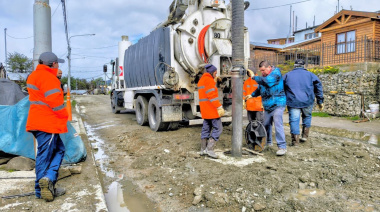 Se realiza el mantenimiento de pluviales en el barrio Kaupén