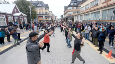 La Municipalidad de Ushuaia celebró el “Día de la Tradición” junto a vecinos y vecinas en la calle San Martín