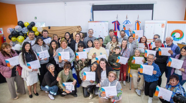 "Seguimos en el camino para que no haya un fueguino o fueguina que no sepa leer y escribir"