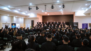 Se conmemoró 140 años de servicio con un concierto de gala junto al coro del fin del mundo