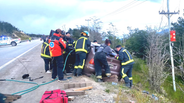 Conductor en estado grave tras chocar de frente contra el extremo de un guard - rail