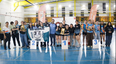 Casa del Deporte y Club de Amigas campeones de la Liga Tolhuinense de Vóley