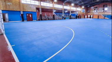 Se realiza obras de pintura y refacción de la cancha del gimnasio Jorge Muriel