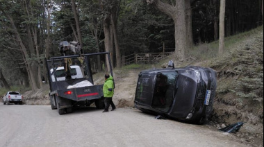 Un vehículo despistó en el ingreso al Barrio Dos Banderas