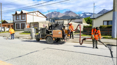 Se continúa con trabajos de bacheo y mantenimiento vial