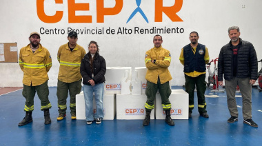 Se entregaron material deportivo al CEPAR Río Grande