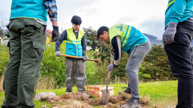 Se junto a la ONG ASEZ WAO realizaron una nueva jornada de plantación de árboles