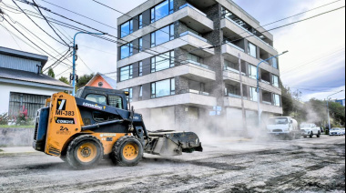 Se continúa con los trabajos de recuperación vial y puesta en valor de espacios públicos