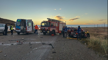 Ruta 3: Fuerte choque entre un colectivo y una camioneta deja tres heridos de distinta consideración