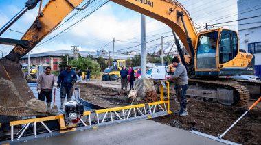 Funcionarias recorrieron avances de la obra paseo costero 1 en avenida Perito Moreno