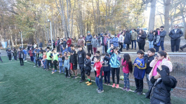 Se inauguró el playón deportivo del barrio Dos Banderas