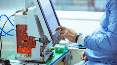 “Estamos trabajando con nuestro equipo y con el sector productivo para evaluar el alcance del nuevo decreto”