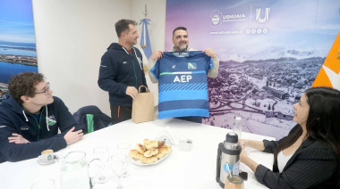 Se recibió a autoridades del Club AEP y al combinado femenino Sub-16 de vóley