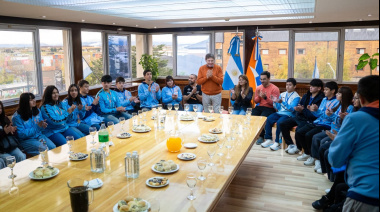“Nuestros deportistas son el corazón de Tierra del Fuego”: Melella distinguió a la delegación de los Juegos Patagónicos