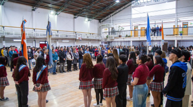 Estudiantes de Tolhuin juraron promesa de lealtad a la constitución Provincial