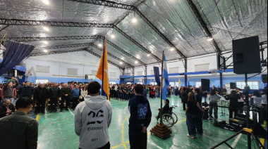 Alumnos de colegios secundarios que juraron la Constitución Fueguina