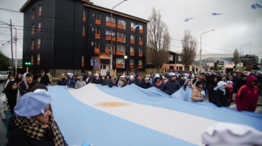 Una multitud de personas participó de las jornadas patrióticas realizadas en Río Grande y Tolhuin