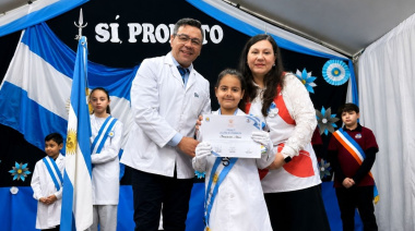 Una estudiante de base esperanza realizó su promesa de lealtad a la Bandera