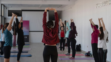*La Municipalidad realizó una clase abierta de yoga destinada a mujeres*