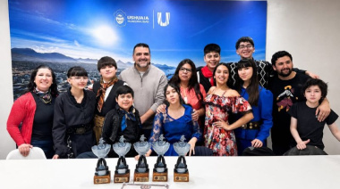 Intendente de Ushuaia recibió a la delegación del taller municipal "Folklore en Zapatillas"