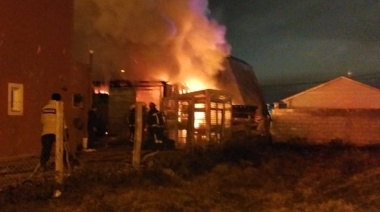 Río Grande: Vivienda deshabitada fue destruida por el fuego