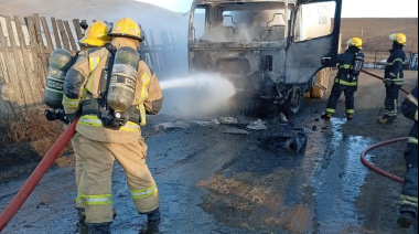 Incendio de un camión de gas puso en vilo un barrio de Río Grande