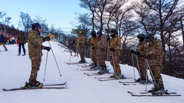 Infantes de marina se adiestran en técnicas de baja montaña y monte austral