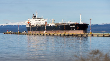 El Gobierno provincial repudia la operación de un buque petrolero de bandera británica en el puerto intervenido de Ushuaia