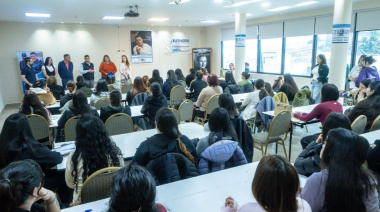 Mujeres en Marcha inició el curso de barista, camarera y servicios de eventos con una amplia participación