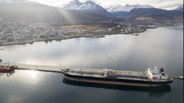 Fiscaliza la operación de carga de crudo a través de la terminal marítima Rio Cullen y certifica el origen de la mercadería