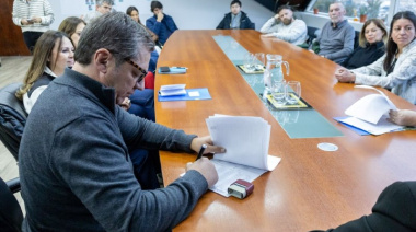 Se firmó el contrato para pavimentar la calle De los Ñires