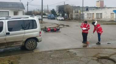 Un motociclista fue hospitalizado tras colisionar con un utilitario