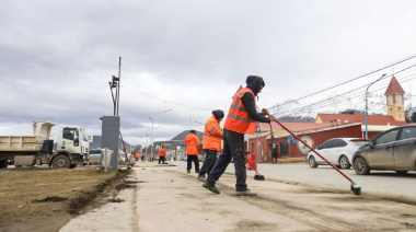 Tareas de limpieza y puesta en valor sobre la avenida Maipú