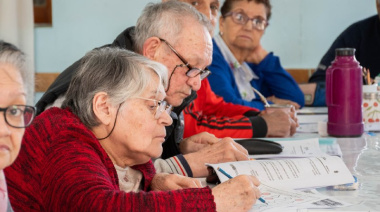 Cerca de 400 personas mayores aprendieron a leer y escribir en los últimos cuatro años