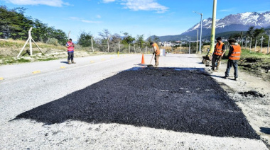 Se realizó trabajos de bacheo y sellado de juntas en la calle Héroes de Malvinas