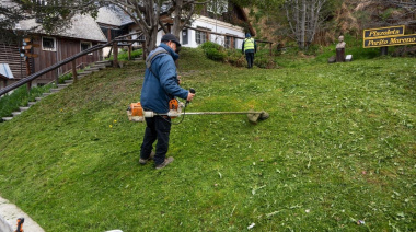 La Municipalidad de Ushuaia llevó adelante tareas de mantenimiento en espacios verdes de la ciudad