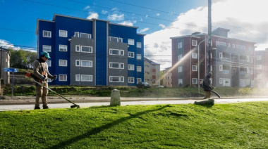 Continúan las tareas de mantenimiento en espacios verdes de la ciudad